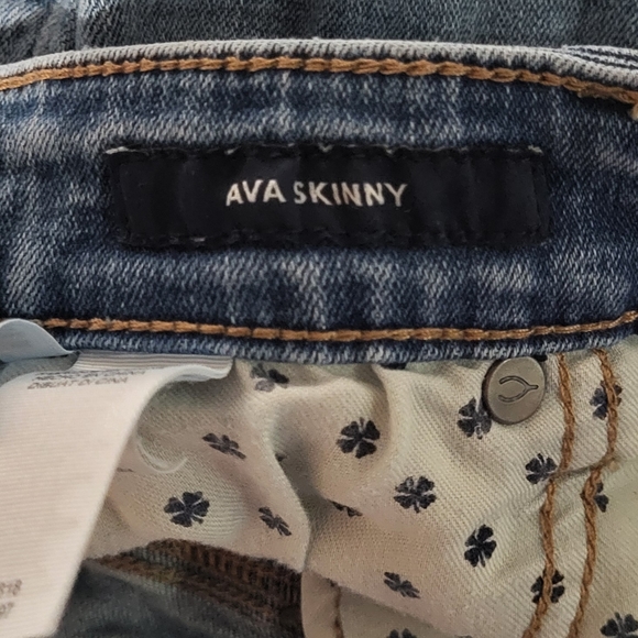 Lucky Brand Women's Light Wash Distressed Ava Skinny Jeans Raw Hem Size 4/27 GUC - Picture 7 of 14